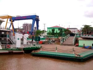 Bến phà Bình Khánh nối Nhà Bè với Cần Giờ