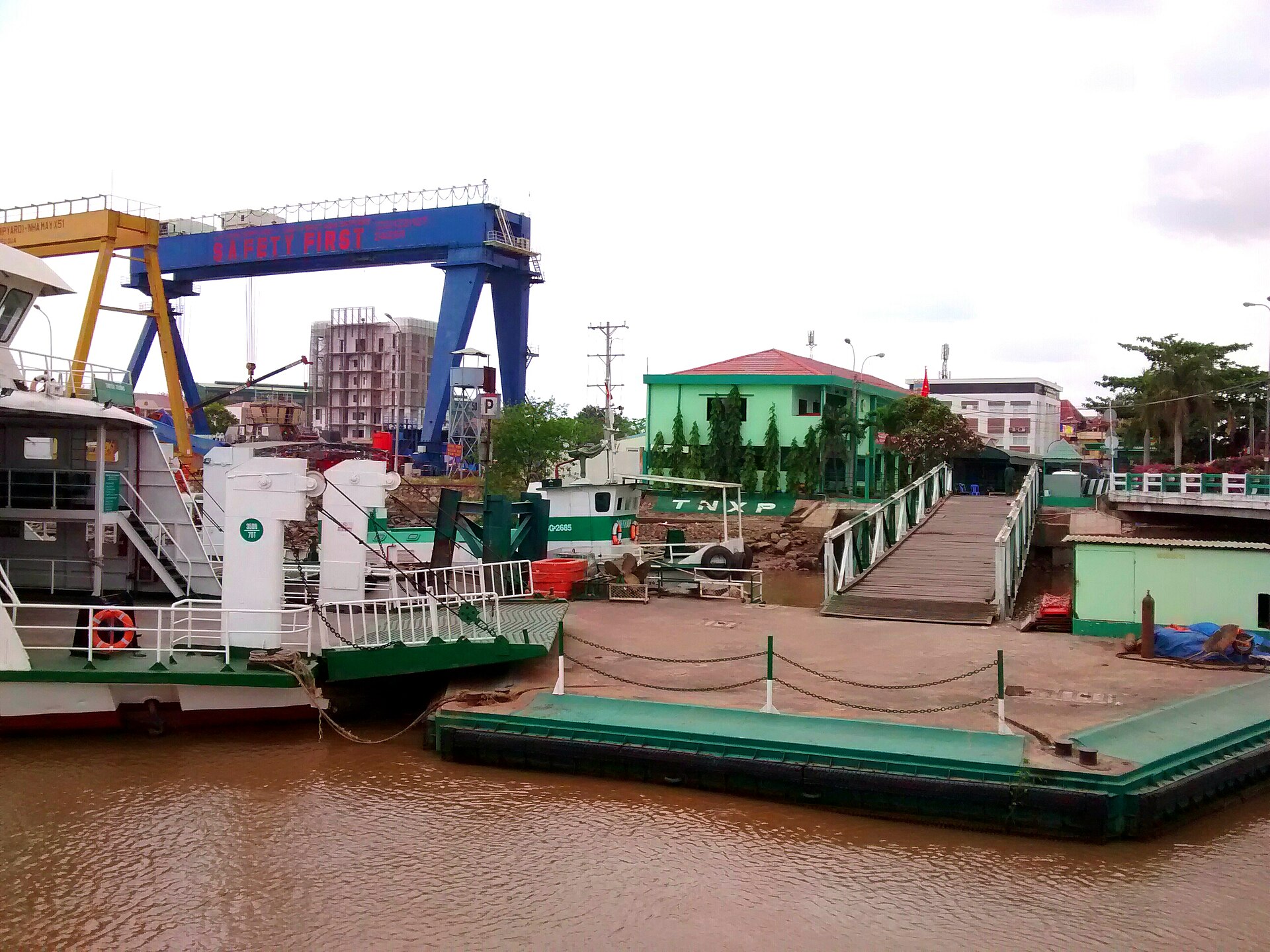 Bến phà Bình Khánh nối Nhà Bè với Cần Giờ