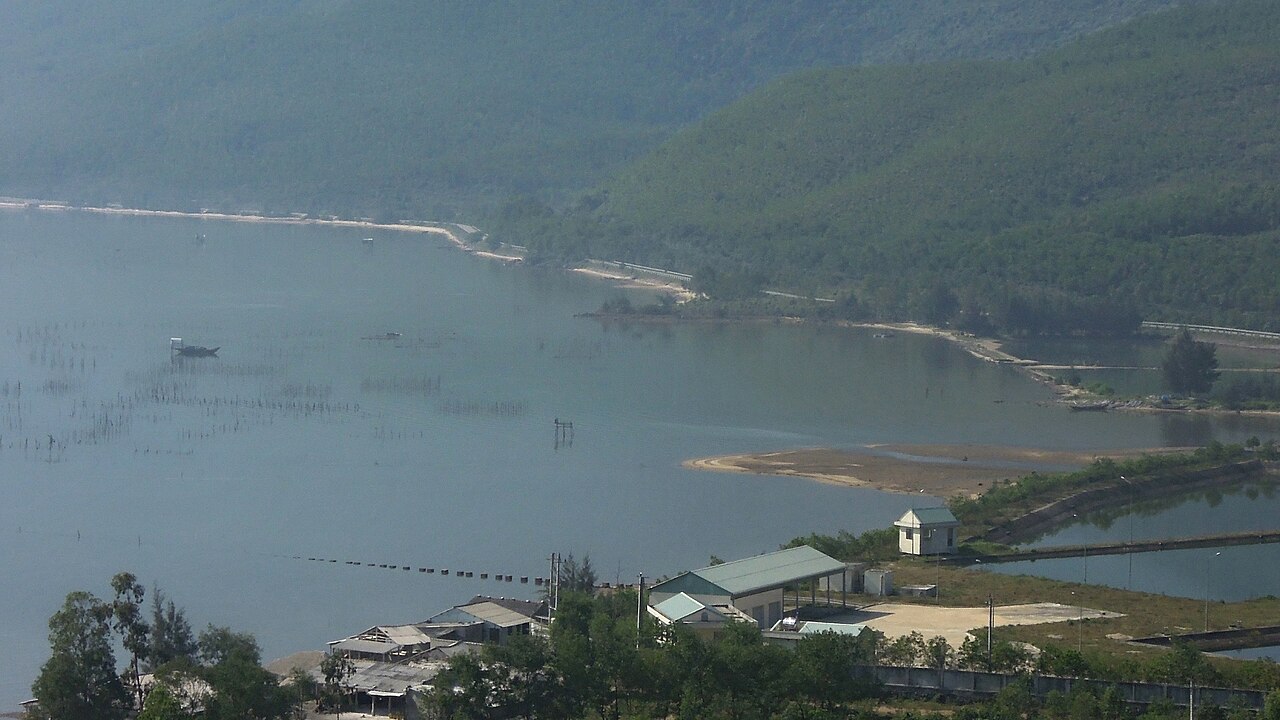 Đảo Long Sơn Vũng Tàu — bè hàu nổi tiếng