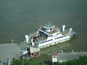 Phà ô tô trên sông Sài Gòn