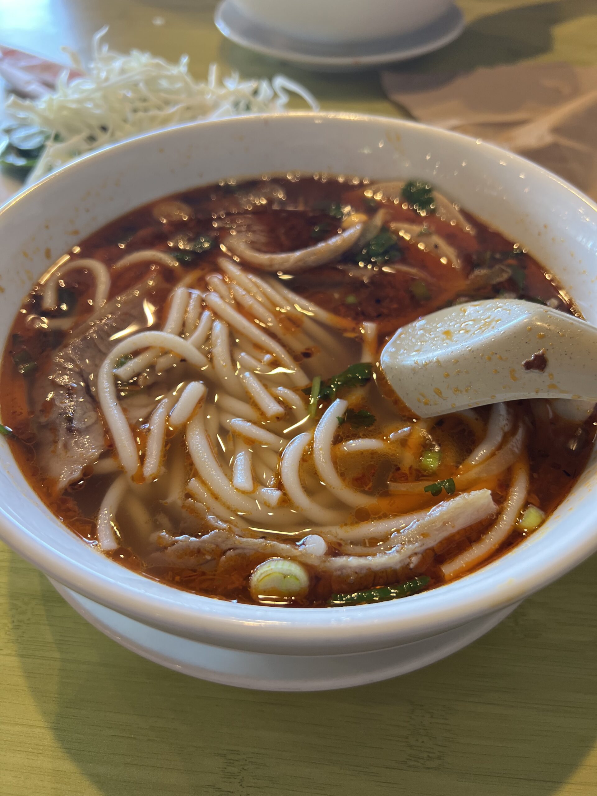 Tô bún nóng kiểu món ăn sáng Việt Nam