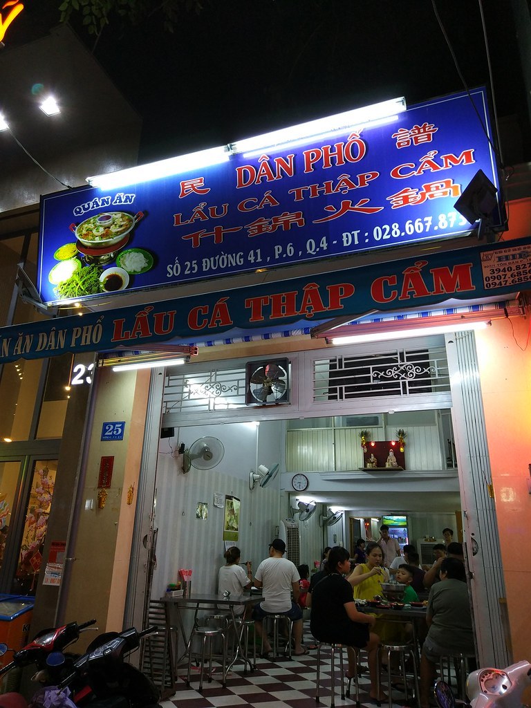 Nồi lẩu cá hải sản nghi ngút khói - ảnh minh hoạ