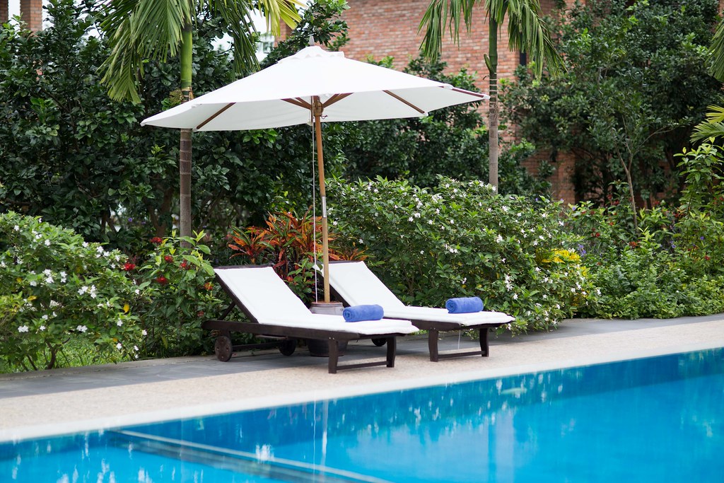 Hồ bơi tại một resort ven biển (ảnh minh họa)